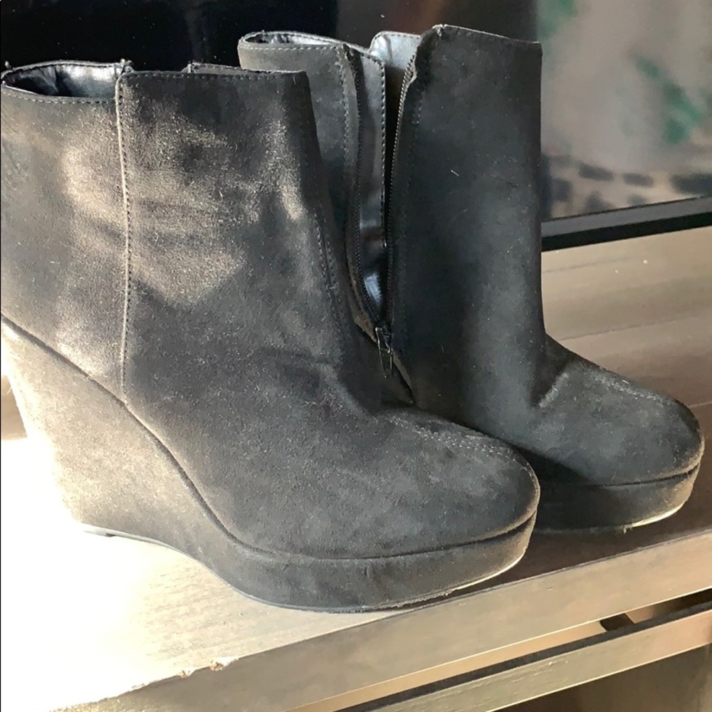 Black heel wedges
